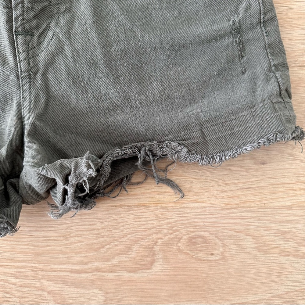 7 FOR ALL MANKIND - JEAN SHORTS - SIZE 26 - EXCELLENT CONDITION - Picture 3 of 6